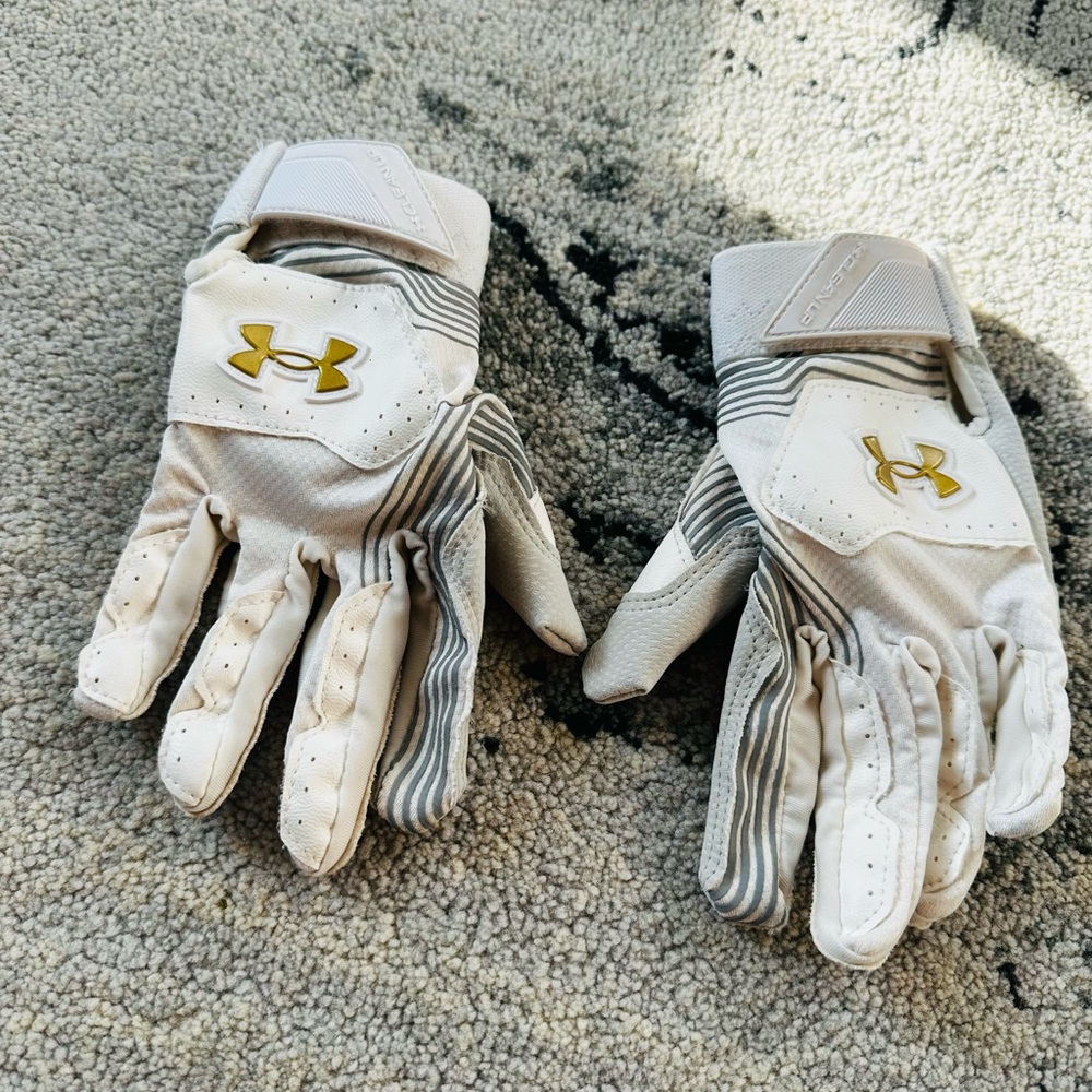 Under Armour Youth L Batting Gloves White with Gold Logo